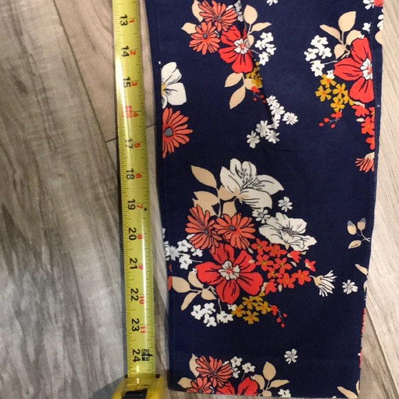 Old Navy Capris - Picture 5 of 7